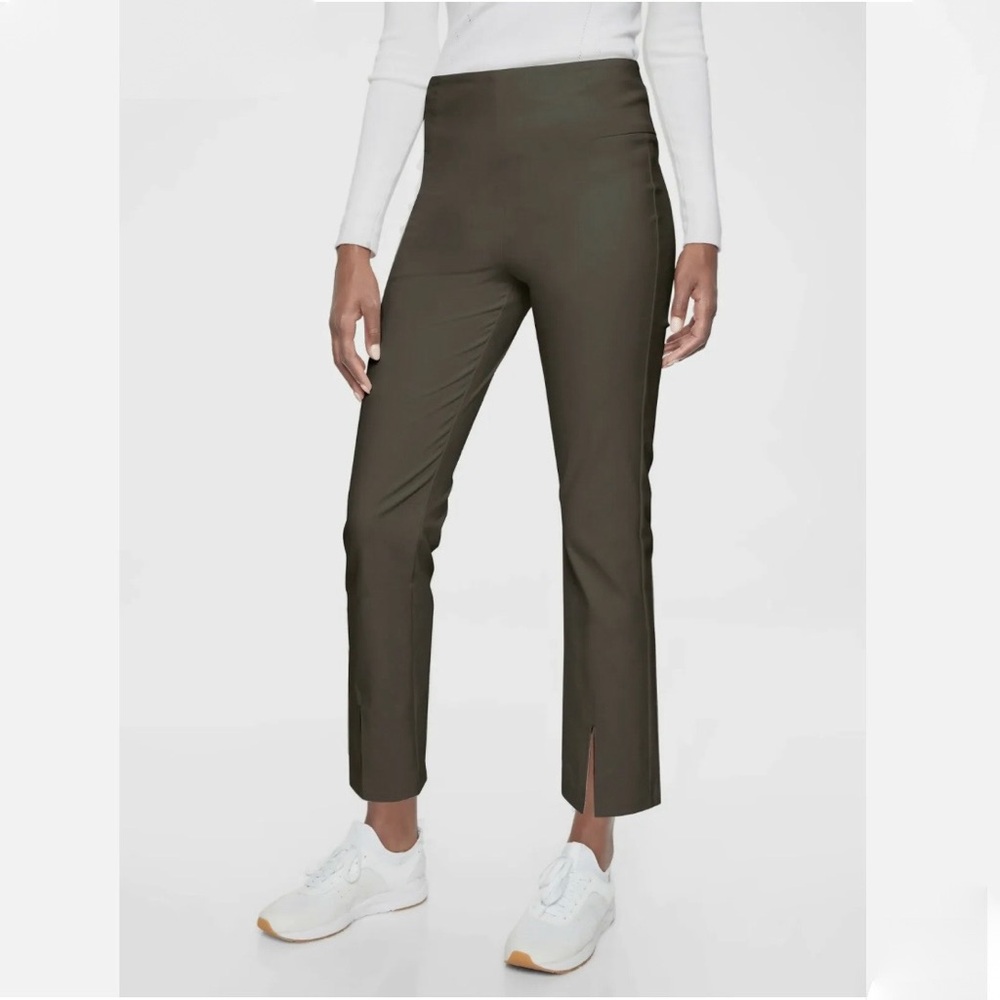 Athleta Wander Slim Straight Crop Pant Size 8 in Arbor Olive